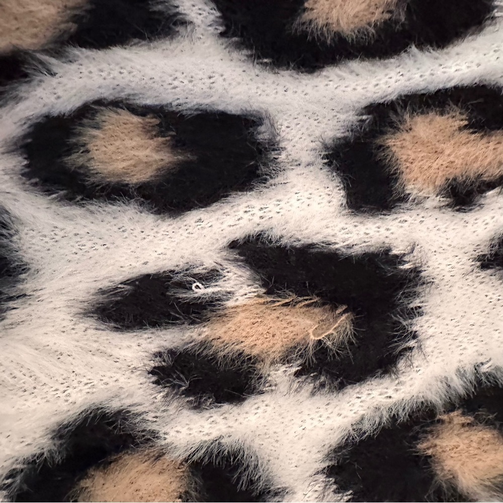 ARITZIA Sunday Best Kitten Sweater Fuzzy Leopard Print Size Small (k11) - Picture 15 of 15